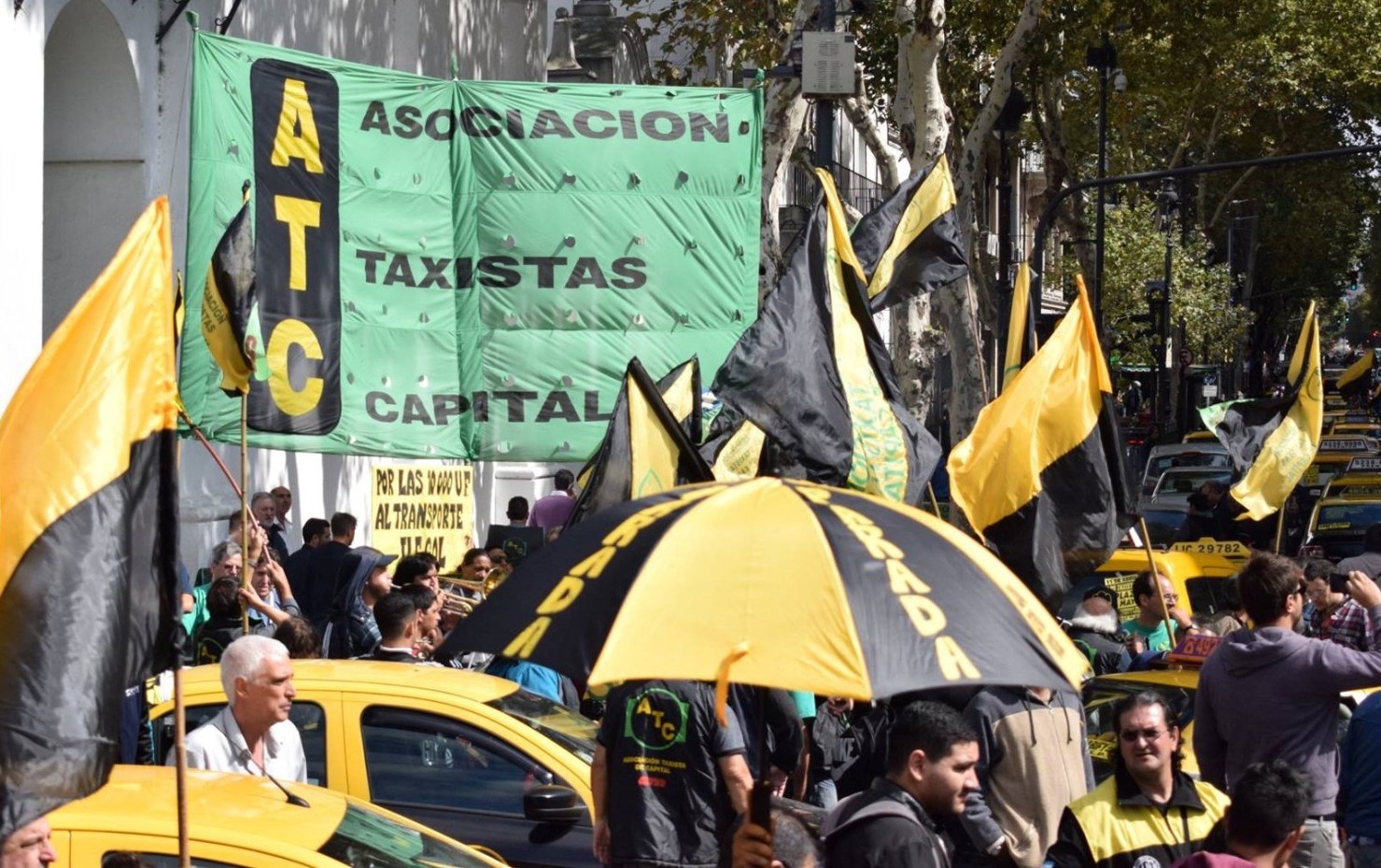 Taxistas Denunciaron En La Justicia A Uber, Cabify Y Beat Por Violar La ...